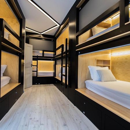 Gig Capsule Hostel Ericeira Luaran gambar
