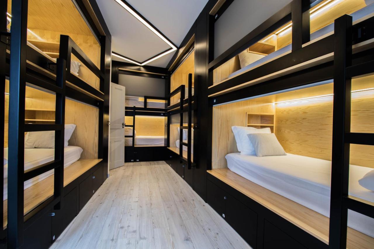 Gig Capsule Hostel Ericeira Luaran gambar