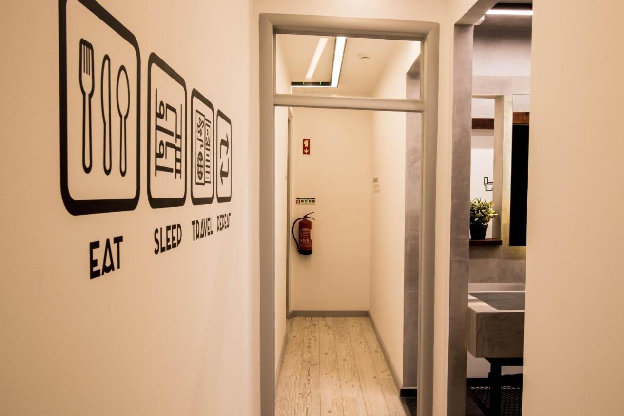 Gig Capsule Hostel Ericeira Luaran gambar
