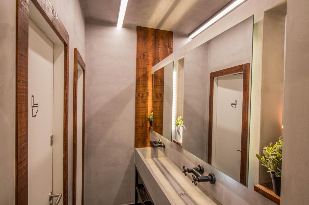 Gig Capsule Hostel Ericeira Luaran gambar