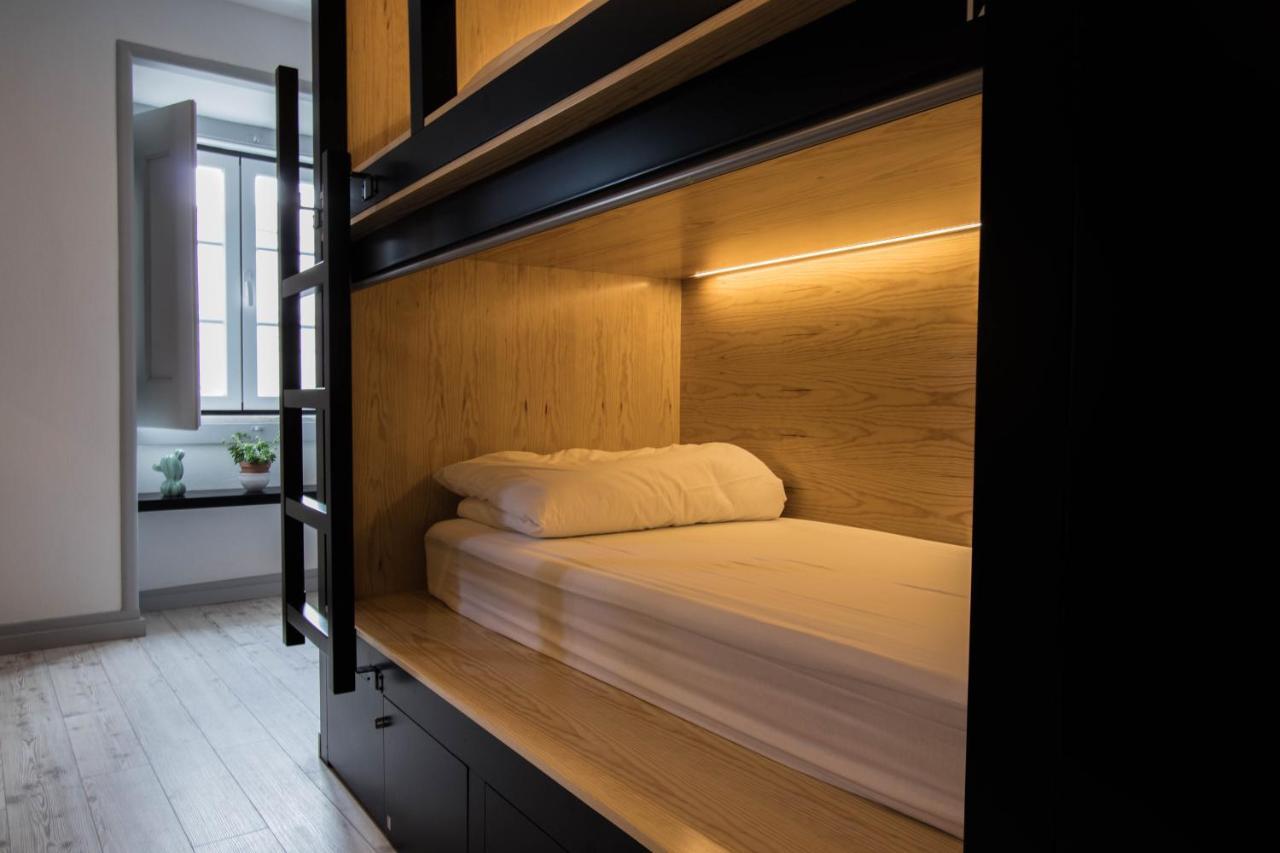 Gig Capsule Hostel Ericeira Luaran gambar