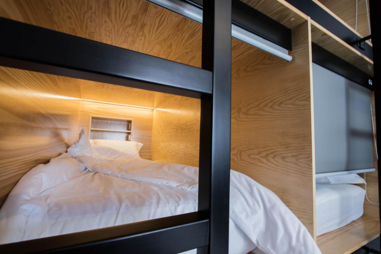 Gig Capsule Hostel Ericeira Luaran gambar