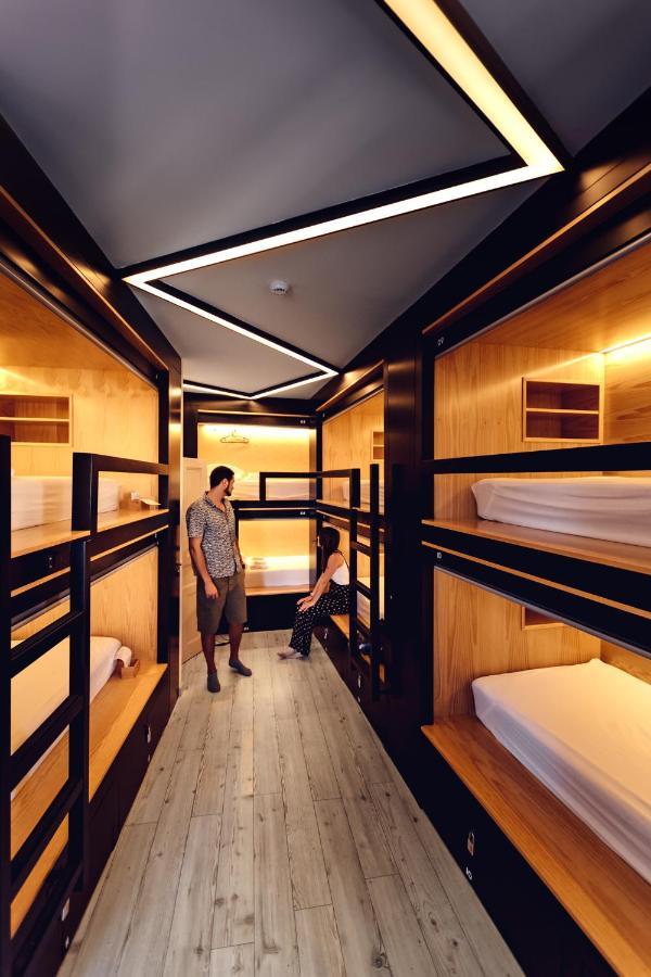 Gig Capsule Hostel Ericeira Luaran gambar