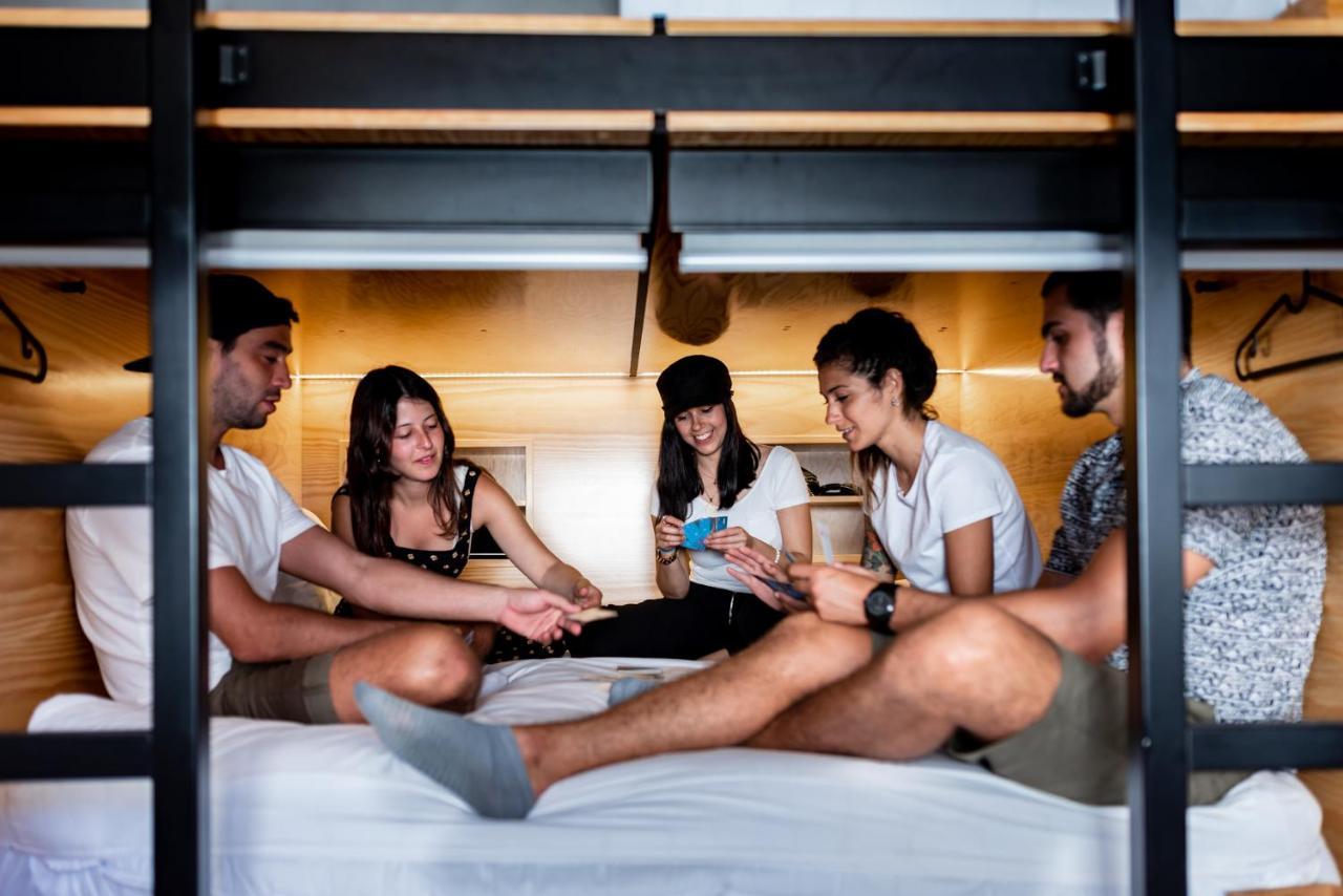 Gig Capsule Hostel Ericeira Luaran gambar