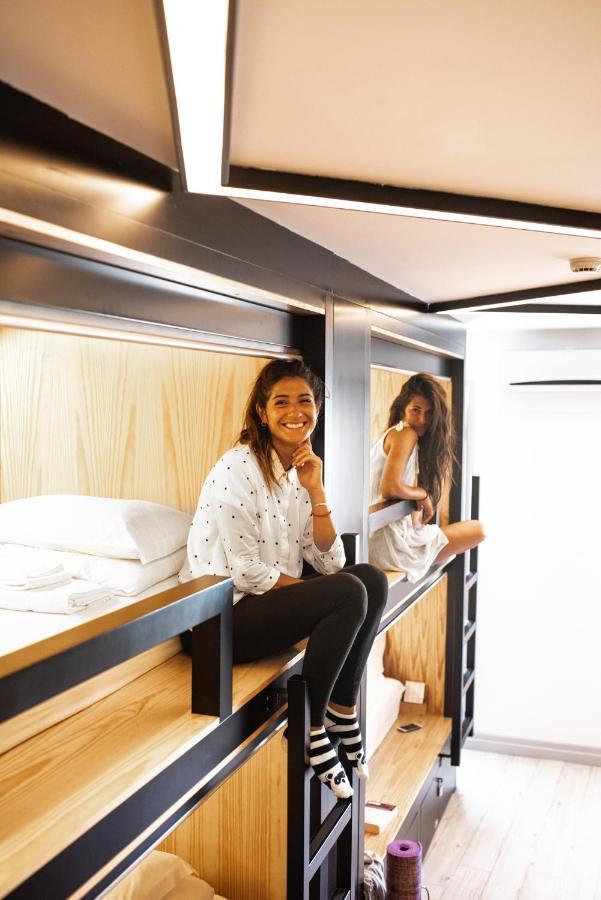 Gig Capsule Hostel Ericeira Luaran gambar