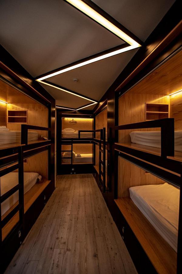 Gig Capsule Hostel Ericeira Luaran gambar