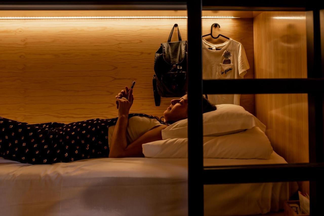 Gig Capsule Hostel Ericeira Luaran gambar