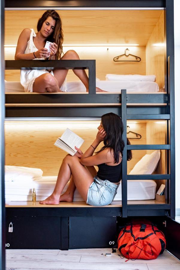 Gig Capsule Hostel Ericeira Luaran gambar
