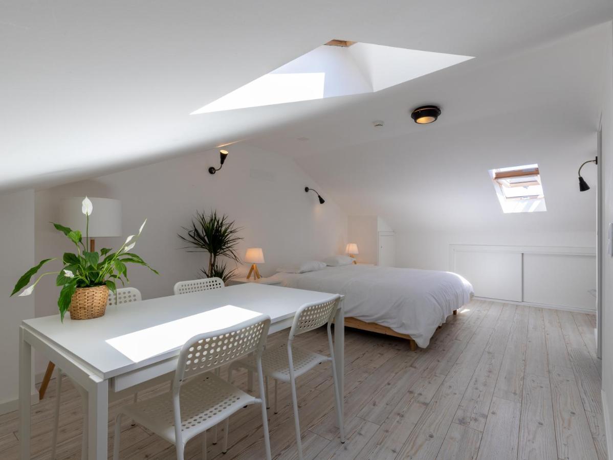 Gig Capsule Hostel Ericeira Luaran gambar