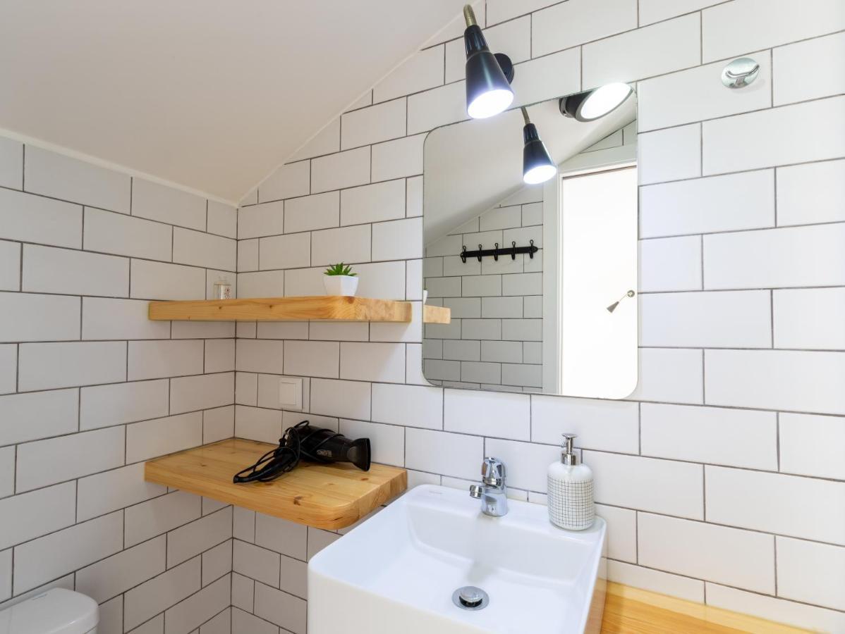 Gig Capsule Hostel Ericeira Luaran gambar