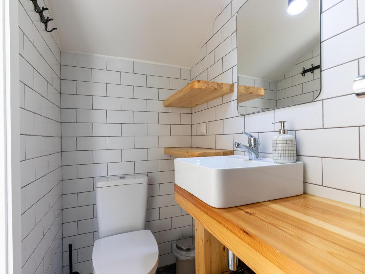 Gig Capsule Hostel Ericeira Luaran gambar
