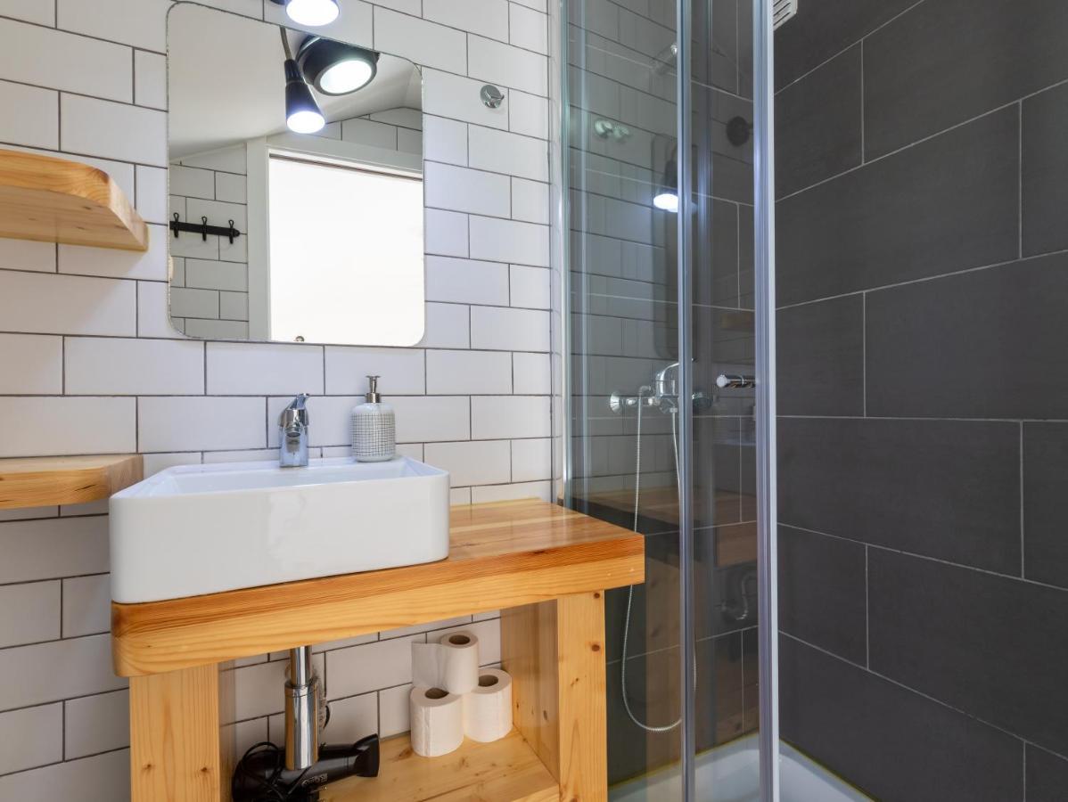 Gig Capsule Hostel Ericeira Luaran gambar